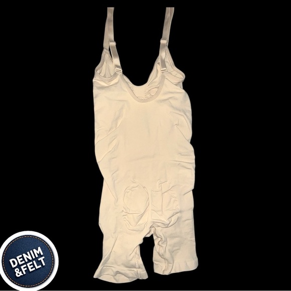 SKIMS Seamless Sculpt MID THIGH BODYSUIT | Color- Sand | NEW/NWT!!🤎🤎 - Picture 9 of 10